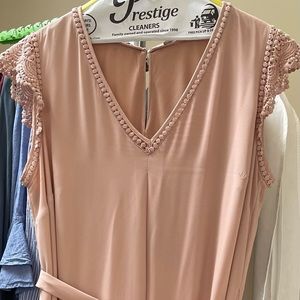 Knee length dress with tie